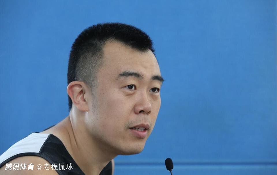 他的想法是不在一月份换俱乐部，没有计划离开，与曼联绝对没有任何联系。